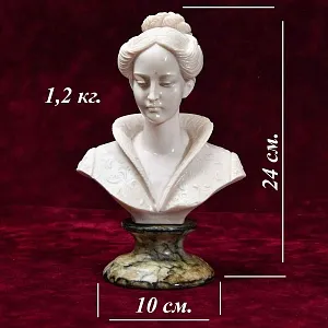 Коллекционная статуэтка - бюст «Герцогиня», Камень, Франция - середина ХХ века. 