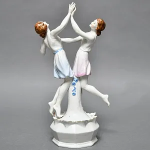 Антикварная Фарфоровая статуэтка Арт Деко «Танцующие девушки», VOLKSTEDT Германия, 30- гг.