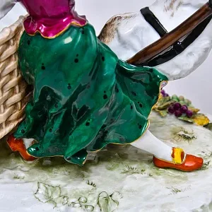 Коллекционная Фарфоровая статуэтка «Сбор винограда», Германия - вторая половина ХХ века. 