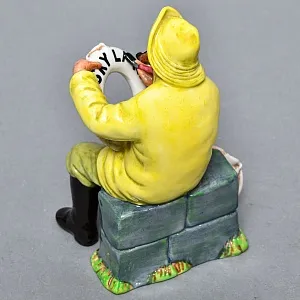 Коллекционная Фарфоровая статуэтка «Лодочник - Рыбак», Royal Doulton Ангия, 1970 - 1987 годы. 