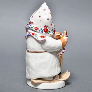 Авторская Коллекционная Фарфоровая Статуэтка «Укутыш или Девочка на лыжах», Россия.