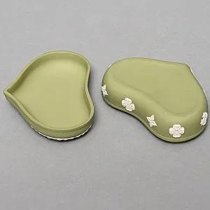 Шкатулка - Бонбоньерка «Античный сюжет», фарфор ВЕДЖВУД / WEDGWOOD, Англия, вторая половина ХХ века.