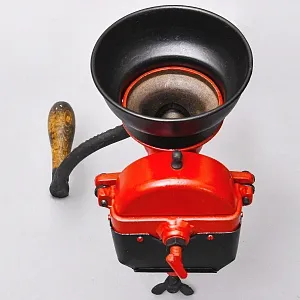 Большая Старинная Чугунная Зерно Мельница - Измельчитель, B.M.EISENWERK Германия 30 -е годы ХХ века.