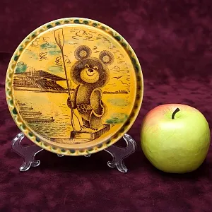 Редкость! Декоративная Плакетка «ОЛИМПИЙСКИЙ МИШКА - Гребля»  ЗиК Конаково СССР -1980 год.