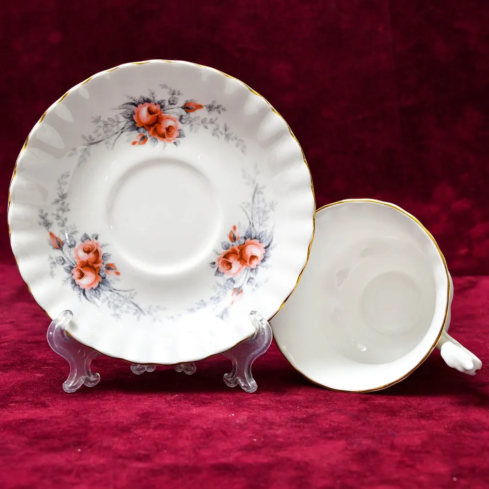 Коллекционная Фарфоровая Чайная пара «Чайная Роза», ROYAL ALBERT Англия, вторая половина ХХ века.