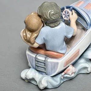 Коллекционная Фарфоровая статуэтка «Двое в лодке», Lladro Испания - 1992 год.