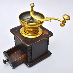 Антикварная Большая Ручная Механическая Кофемолка Франция 20-е годы ХХвека.