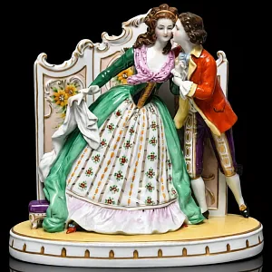 Коллекционная Фарфоровая статуэтка «Свидание за ширмой», Scheibe-Alsbach Германия, середина ХХ века. 