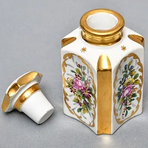 Антикварный Парфюмерный набор - три Флакона и Шкатулка, Limoges Франция, конец XIX - начало ХХ века. 