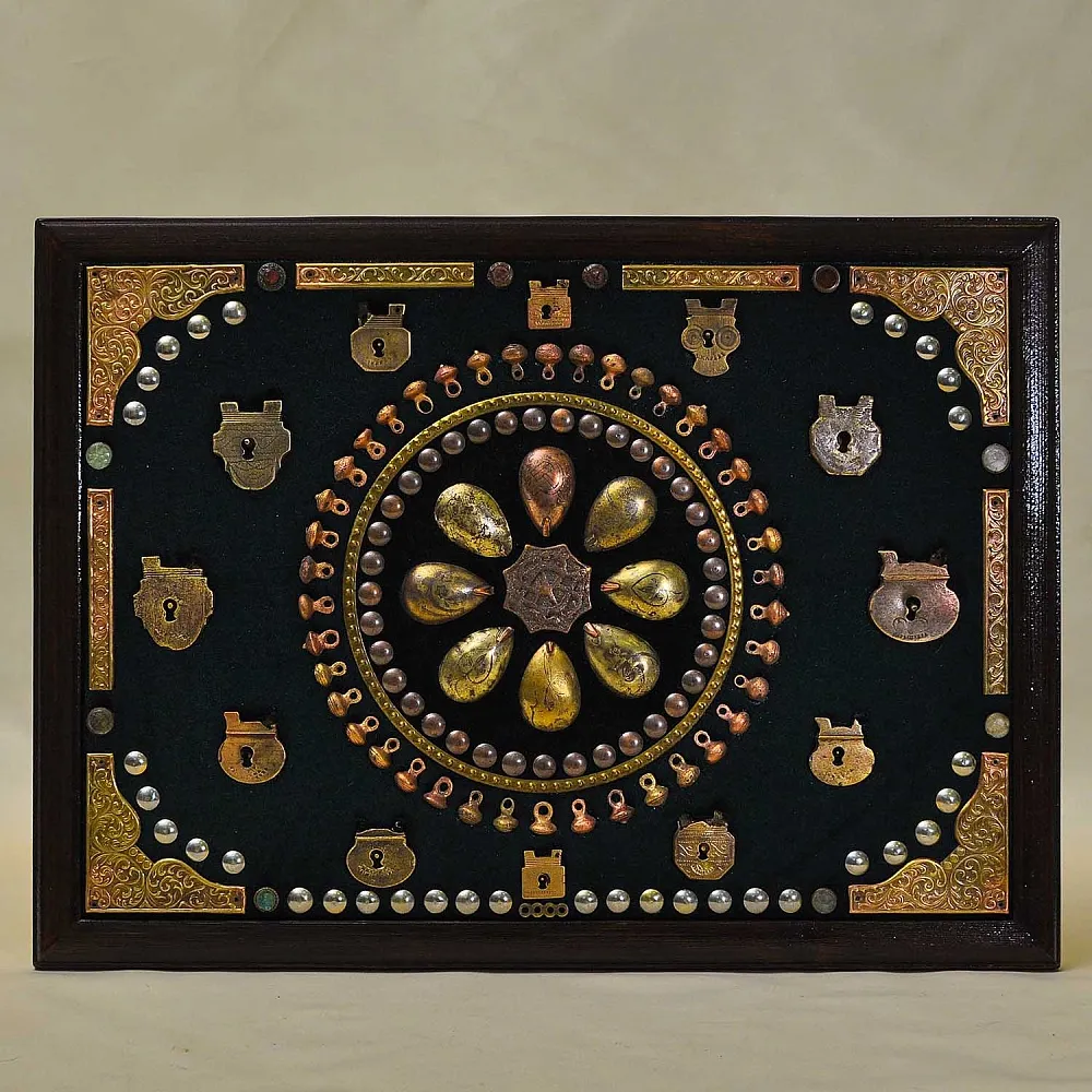 Настенное Коллекционное Панно - Картина "Старинные Латунные замки и накладки" . Россия конец XIX  начало ХХ века.