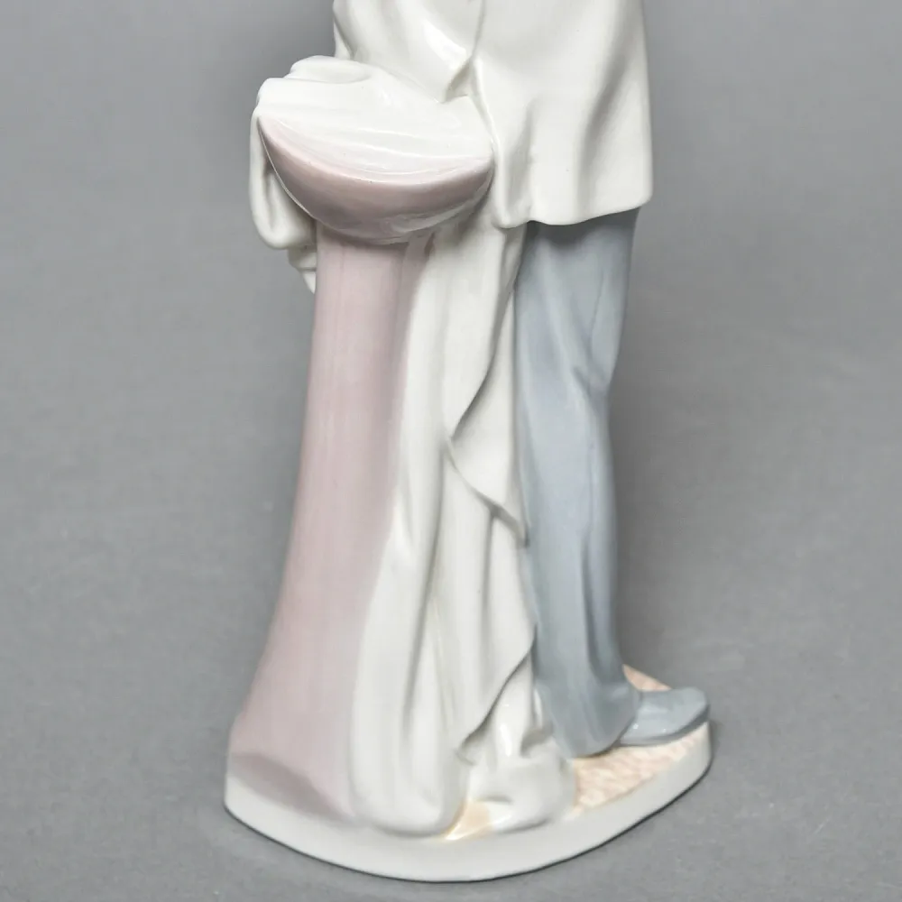  Коллекционная Фарфоровая статуэтка «Врач - Стоматолог», Lladro Испания, 1977 год.