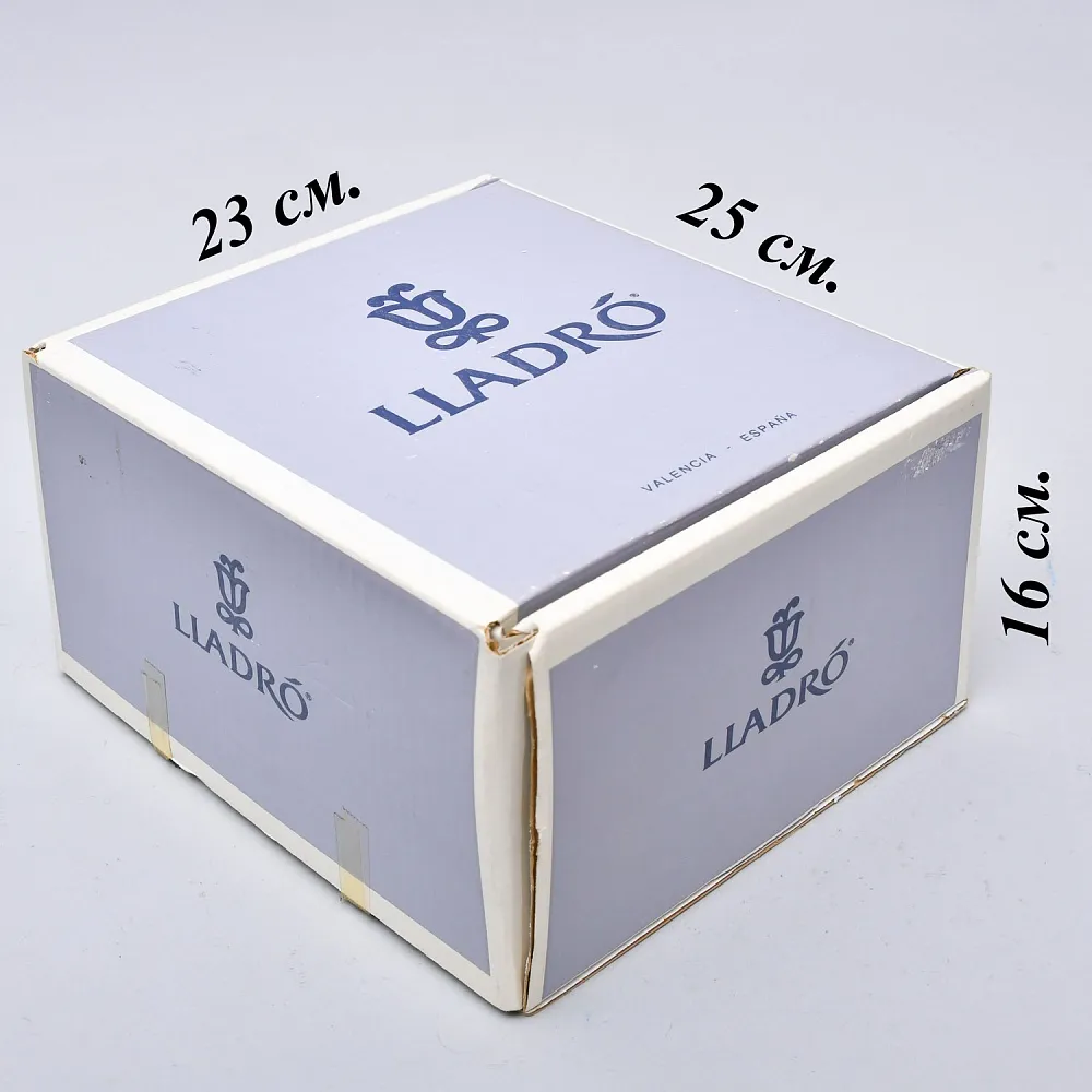 Авторская Фарфоровая статуэтка «Девочка с плюшевым мишкой», Lladro Испания - 1993 год.