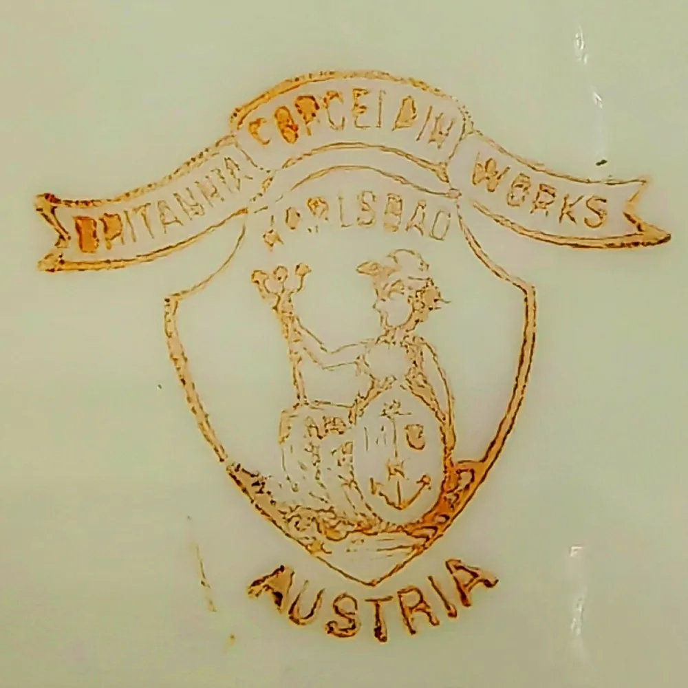 Редкость! Антикварная Фарфоровая Тарелка - Блюдо «Девушка с веретеном», Works Karlsbad, Австрия конец XIX - начало ХХ века.