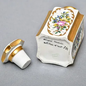 Антикварный Парфюмерный набор - три Флакона и Шкатулка, Limoges Франция, конец XIX - начало ХХ века. 