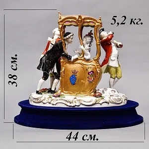 Антикварная Фарфоровая статуэтка «Дама в золотом портшезе», Carl Thieme Германия, 1864 - 1888 годы. 