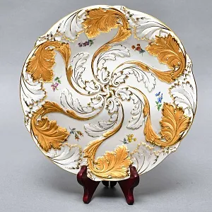 Коллекционное Блюдо - Тарелка «ЦВЕТЫ И ЛИСТЬЯ», Фарфор MEISSEN Германия, первая половина ХХ века. 