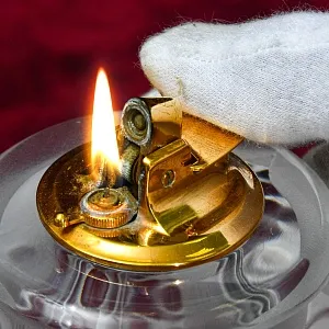 Хрустальная Настольная Газовая Зажигалка «Лев - Царь зверей», Франция, Лалик / Laligue, вторая половина ХХ века. 