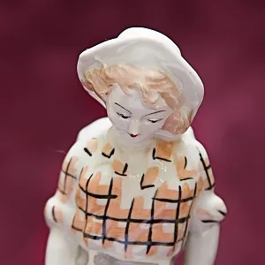 Фарфоровая Статуэтка «Девушка геолог» Барановский ФЗ - CCCР 50 -е годы ХХ века.