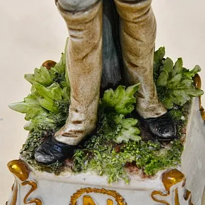 Коллекционная Фарфоровая статуэтка «Солдат. Гусар - горнист» из серии «Армия Наполеона», Capodimonte Италия.