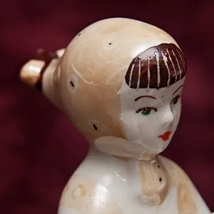 Авторская Фарфоровая статуэтка «Девочка с зеркалом», СССР Сысертский фарфоровый завод, 1960 - 1977 гг.