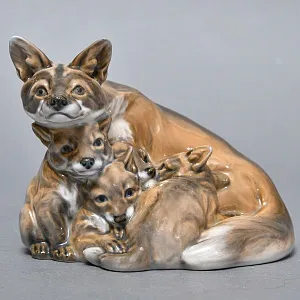 Коллекционная Фарфоровая статуэтка «Лиса с лисятами», Royal Copenhagen Дания - 1963 год. 