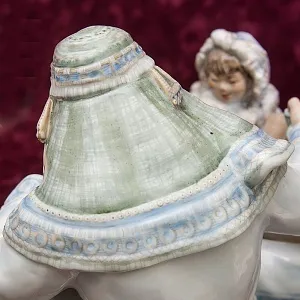 Большая Коллекционная Фарфоровая статуэтка «Дальний Север», Россия ДФЗ Дулево.