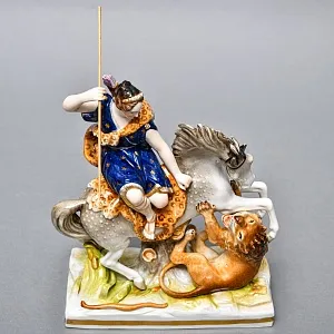 Антикварная Фарфоровая статуэтка «Диана - Охотница на льва», VOLKSTEDT Германия.