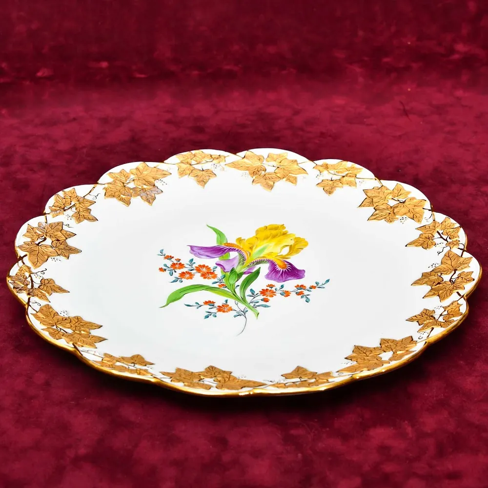Антикварное Блюдо - Тарелка «ИРИС и ВИНОГРАДНЫЕ ЛИСТЬЯ», Фарфор MEISSEN Германия.