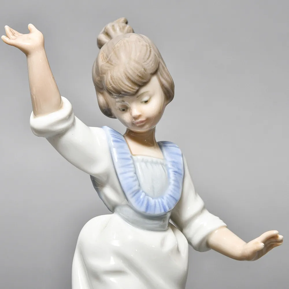 Коллекционная Фарфоровая статуэтка «Девочка с щенком», Lladro Испания, 1993 - 1997 годы. 