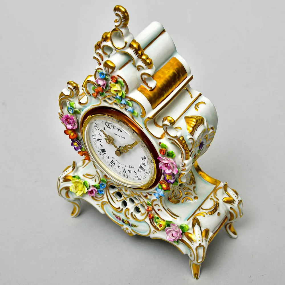 Каминные Кварцевые Часы в стиле Рококо, Фарфор SANDIZELL, Германия 80-е годы ХХ века.