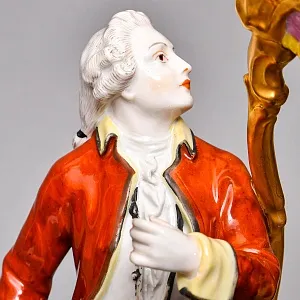 Антикварная Фарфоровая статуэтка «Дама в золотом портшезе», Carl Thieme Германия, 1864 - 1888 годы. 