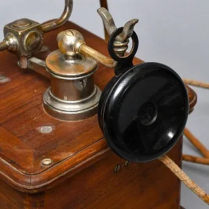 Антикварный Настольный Телефонный аппарат - Телефон «La Telephone - Phono Prive», Франция -1915 год.