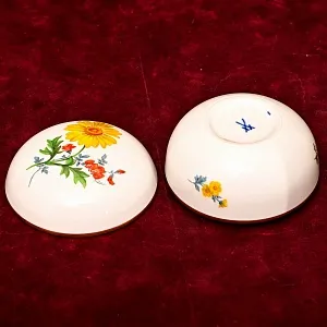 Коллекционная Фарфоровая Шкатулка - Бонбоньерка «КАЛЕНДУЛА», MEISSEN Германия.
