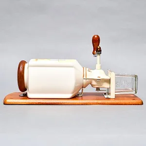 Редкая! Фарфоровая Настенная Ручная Механическая Кофемолка PeDe, Голландия.