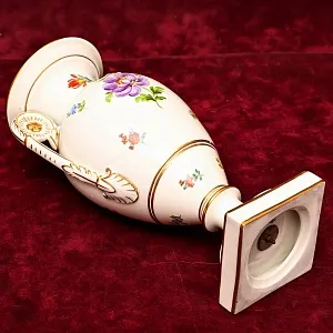 Фарфоровая Ваза в стиле Ампир, SP Dresden Германия, середина ХХ века.