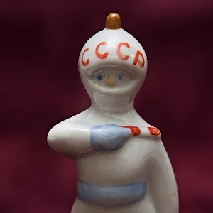 Коллекционная Фарфоровая статуэтка «Космонавт - регулировщик», СССР Полонне ЗХК, 60-е годы. 