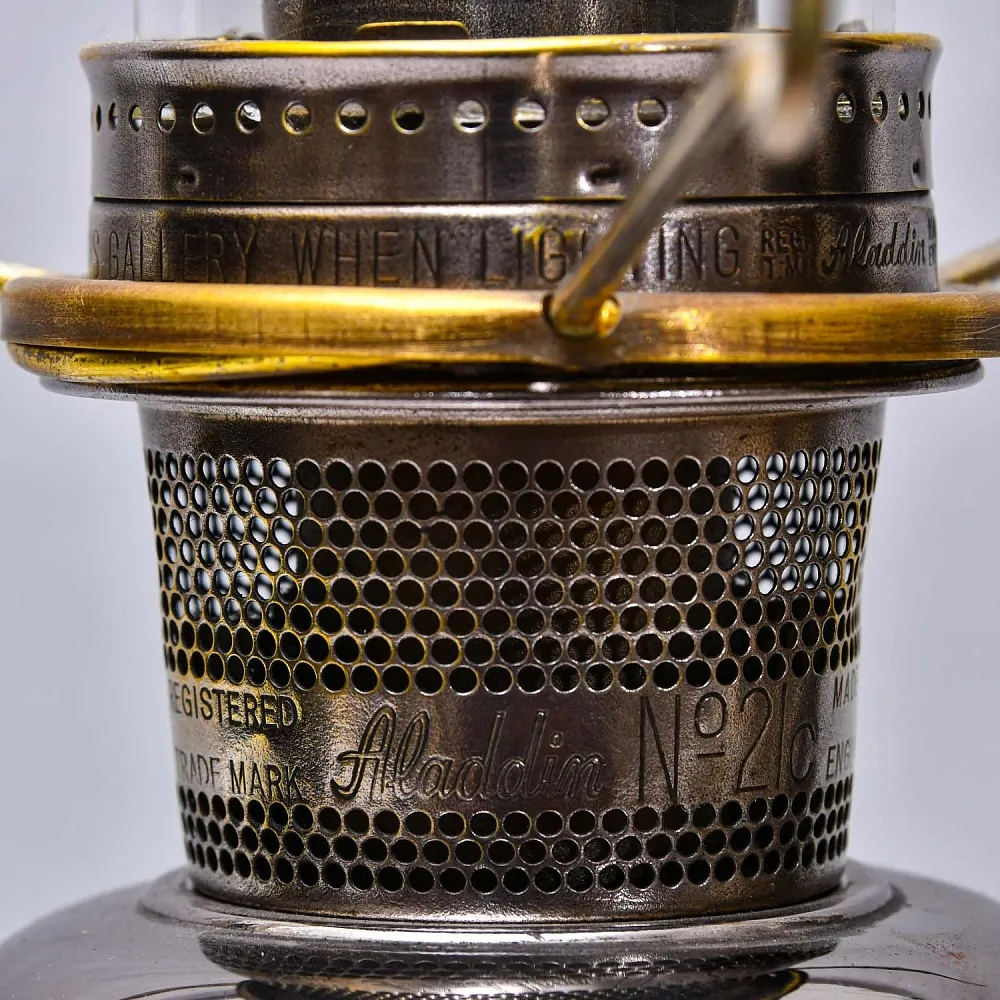 Редкость!!! Винтажная Керосиновая Лампа с Матовым Стеклянным Плафоном «Aladdin» Англия 50гг.