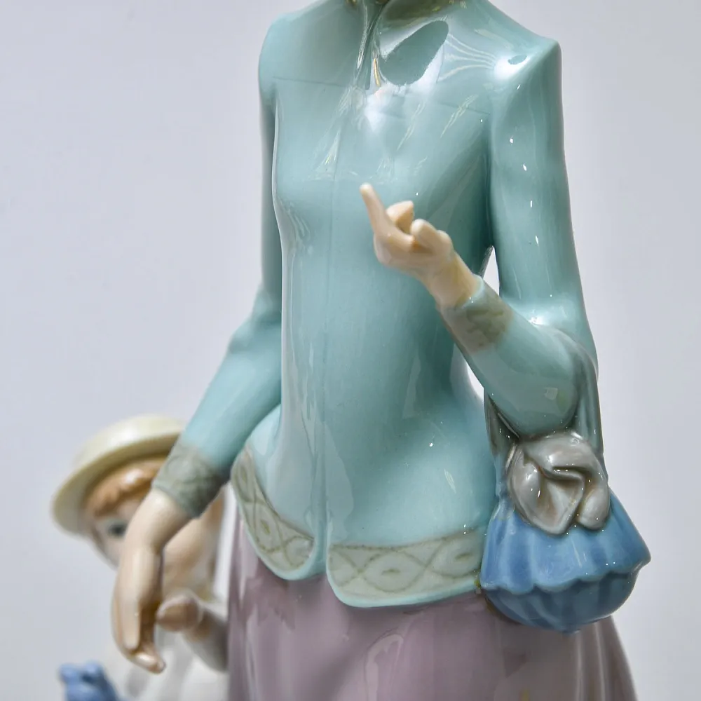 Коллекционная Фарфоровая статуэтка «На прогулке. Дама и девочка», Lladro Испания. 