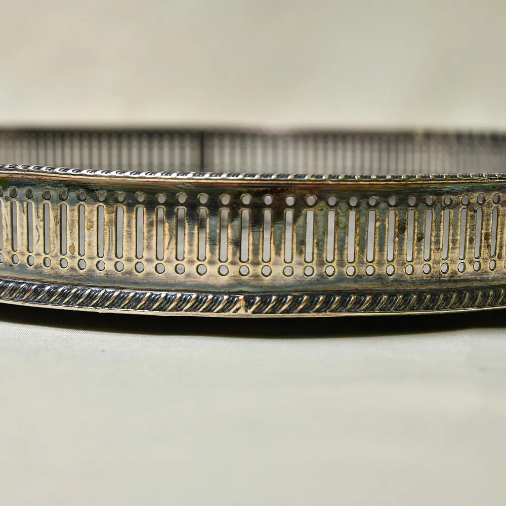 Винтажный Овальный Поднос с бортиком, Мелталл Silverplate, SHEFFIELD Англия.
