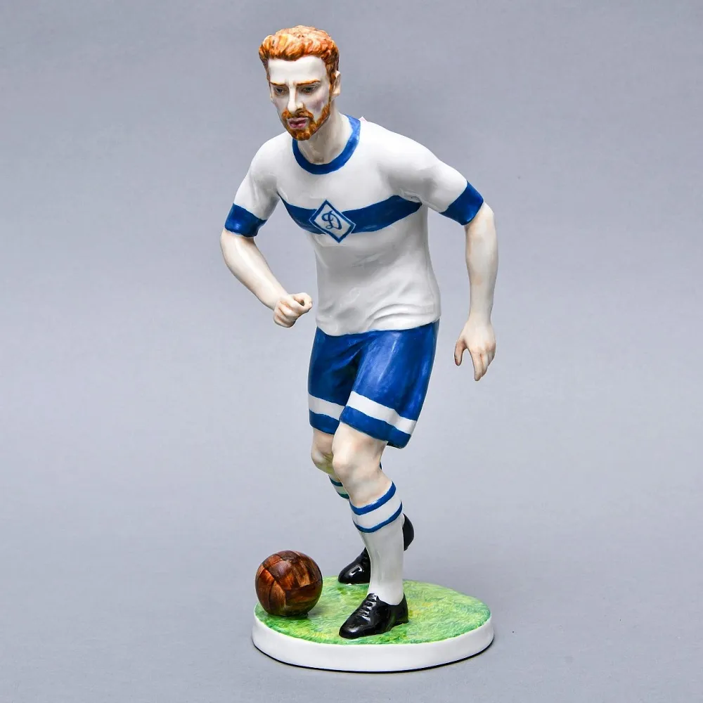 Большая Коллекционная Авторская Статуэтка «Футболист ДИНАМО», фарфор, Россия -1993 год.