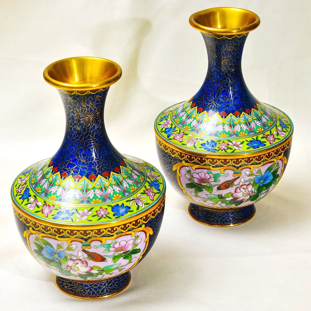 Редкость! Парные Вазы «Птицы в цветущем саду» в технике «Клуазоне» Китай начало ХХ века.