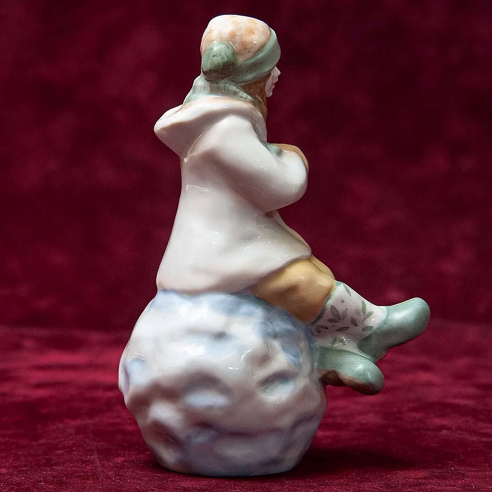 Авторская Коллекционная Фарфоровая Статуэтка «Девочка на Снежном Коме», Дулёво Россия.