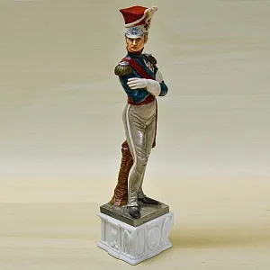 Коллекционная Фарфоровая статуэтка «Офицер» из серии «Армия Наполеона», Capodimonte Италия.