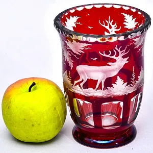 Винтажная Ваза «Охота» Рубиновый Хрусталь, Egermann, Богемия, Чехия, середина ХХ века.