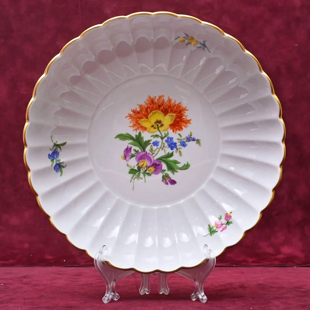 Сервировочная Тарелка - Блюдо - Сухарница  из коллекции BLUMEN, Фарфор MEISSEN Германия, 1974 год.