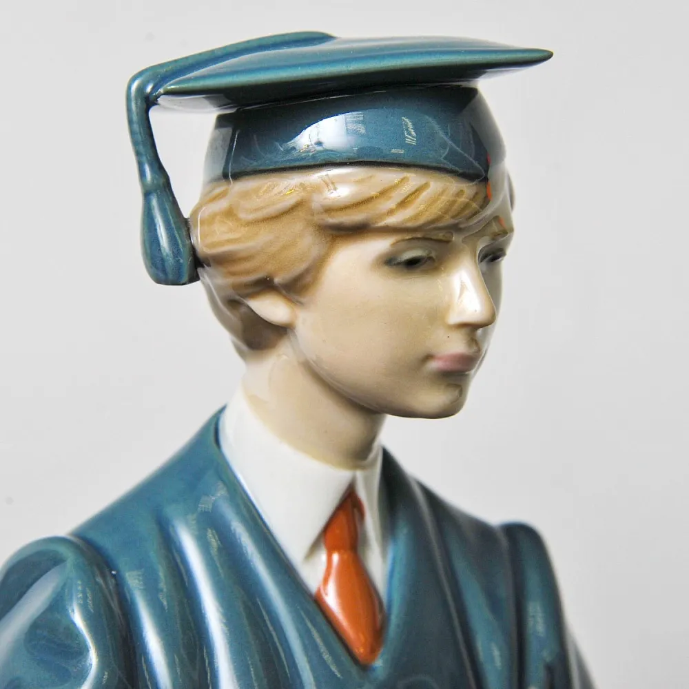 Большая Коллекционная Фарфоровая статуэтка «ВЫПУСКНИК». Lladro Испания - 1983 год.
