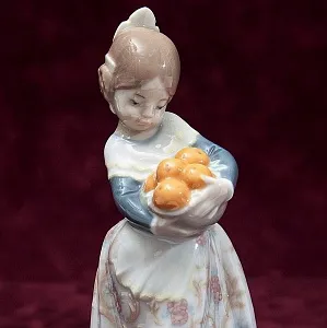 Коллекционная Фарфоровая статуэтка «Девочка из Валенсии» Lladro, Испания.
