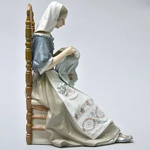Редкость!!! Коллекционная Фарфоровая Статуэтка «ВЫШИВАЛЬЩИЦА», Lladro Испания -1974 год.