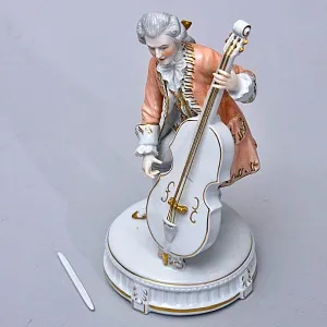 Коллекционная Фарфоровая статуэтка «Музыкант. Виолончелист», SITZENDORF Германия.