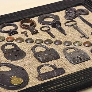 Коллекционное Панно - Картина «Антикварная Бытовая утварь - Замки - Ключи», Россия XIX век. 